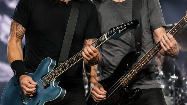 Nate Mendel Joins Foo Fighters for Iconic Cover of 'Seven' | cari cuan slot, judi slot terpercaya