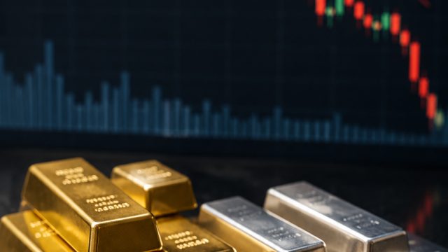 Gold and Silver Prices Decline Amid Rate-Hike Concerns