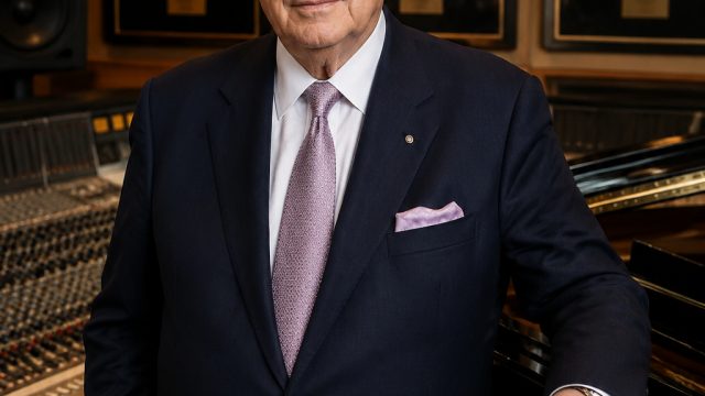 Remembering Clive Davis: A Legacy Influencing Music's Giants